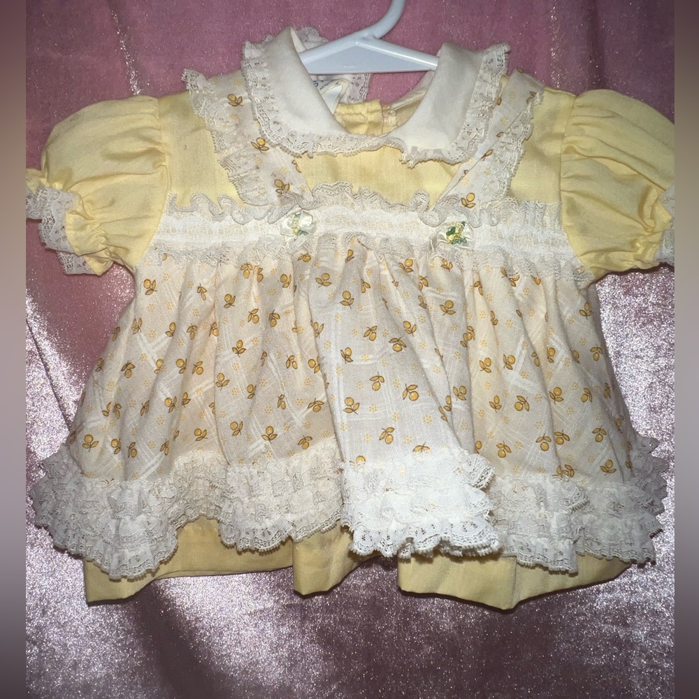 Mini world vintage dress. 3-6 months.